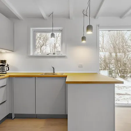 2 Bedroom Cozy In Hyllinge Holiday home *